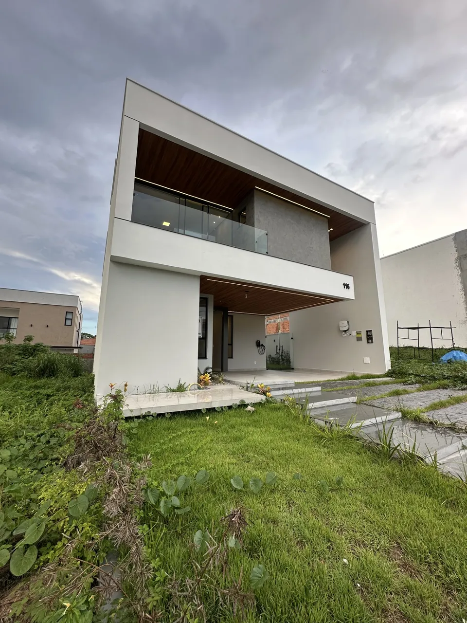 Estoril nova com 4 suítes, área gourmet com piscina - Av das Torres