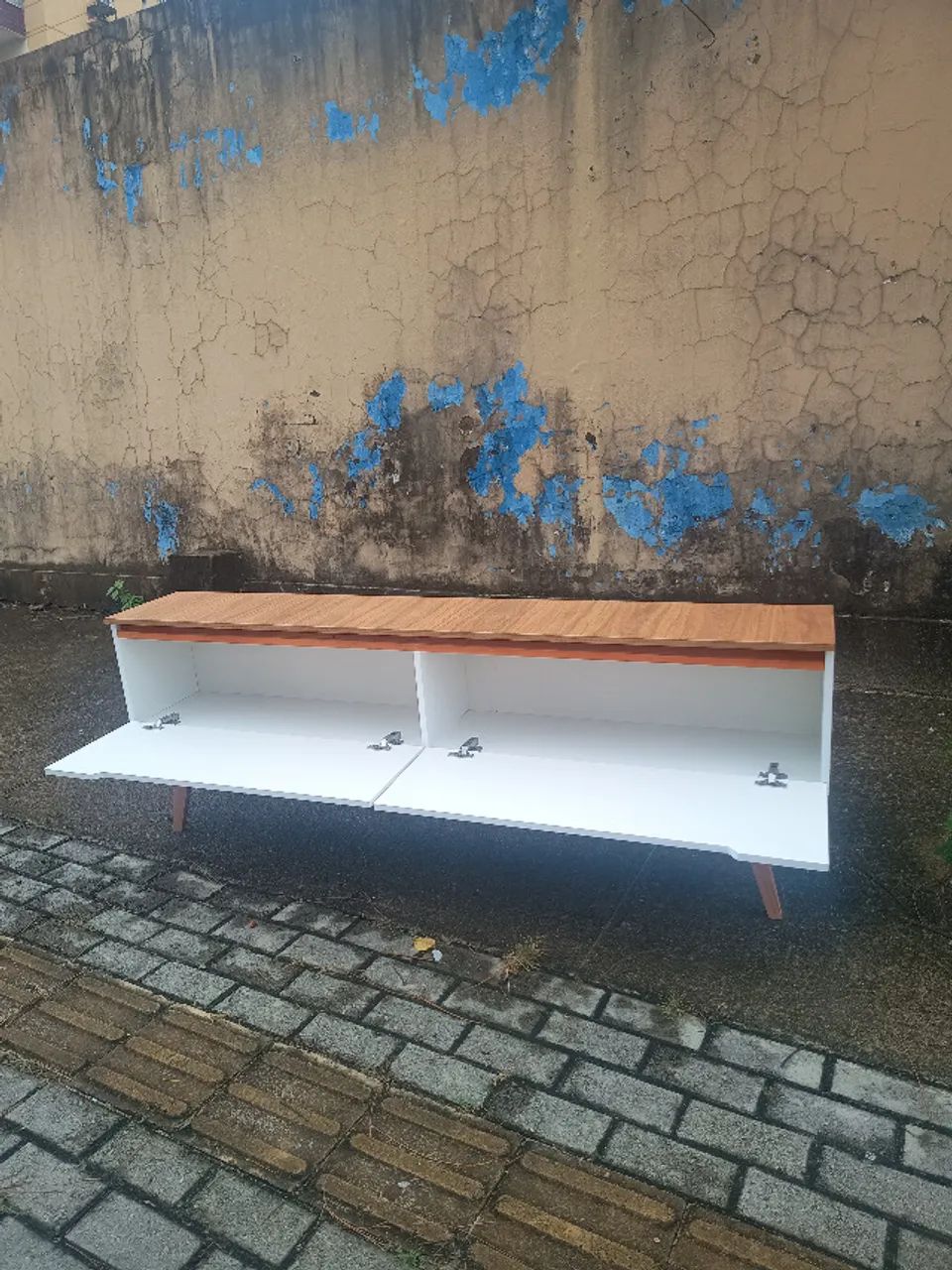 Rack para Tv na cor branca e com tampo amadeirado  - Foto 4