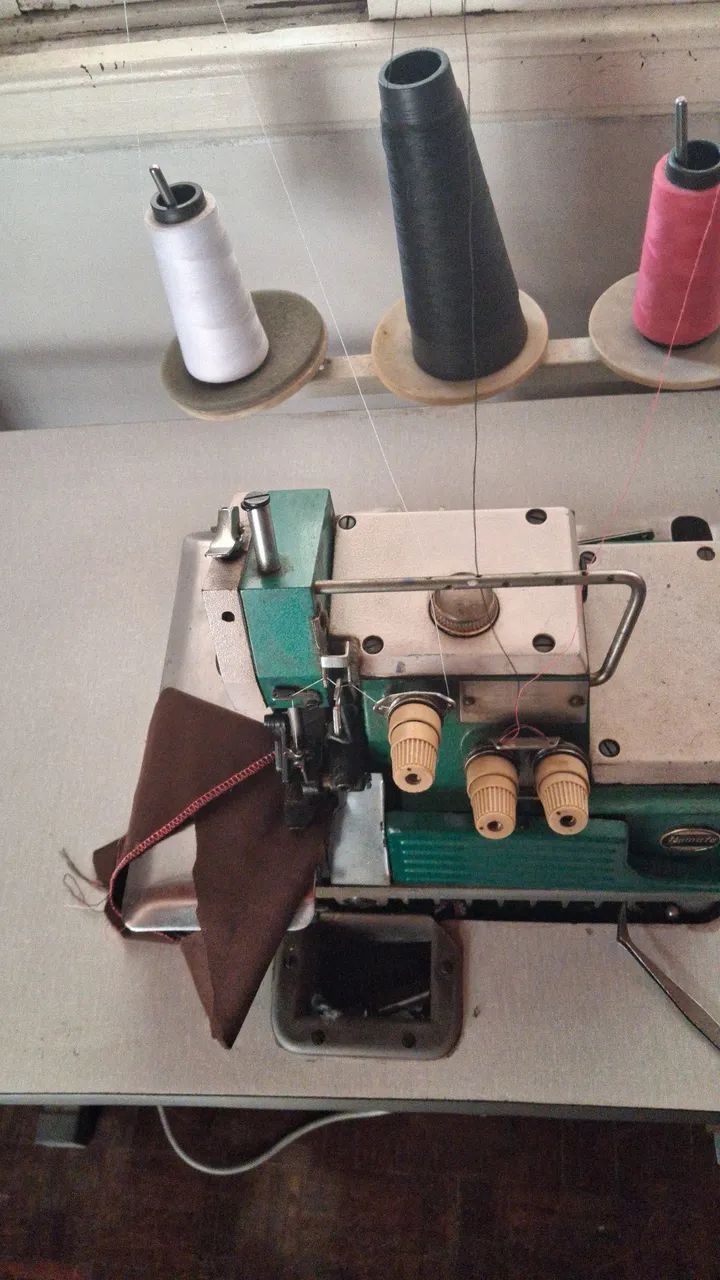 MAQUINA DE COSTURA OVERLOCK INDUSTRUAL - Foto 2