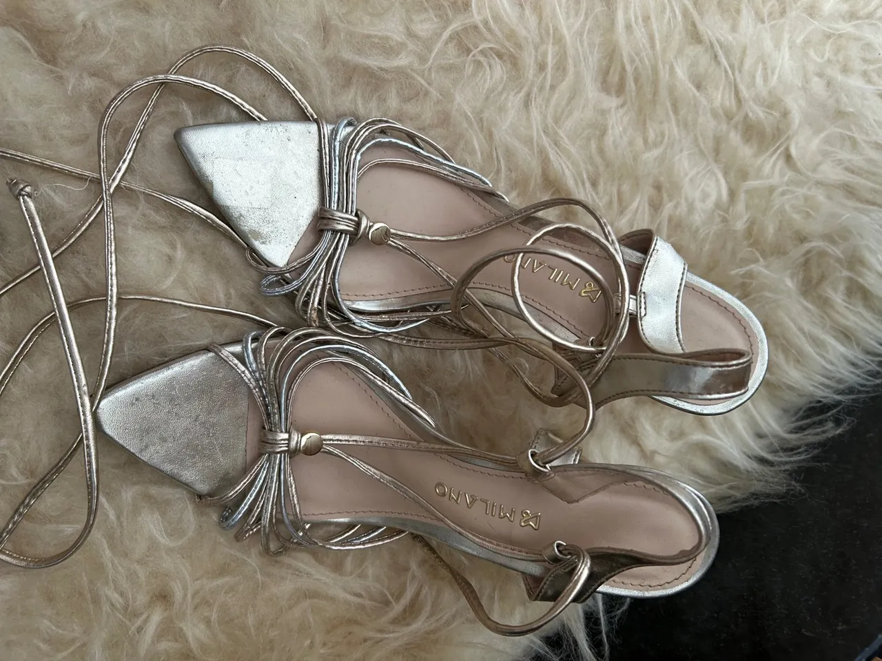 Sandália Milano dourada, n. 39, por 50,00
