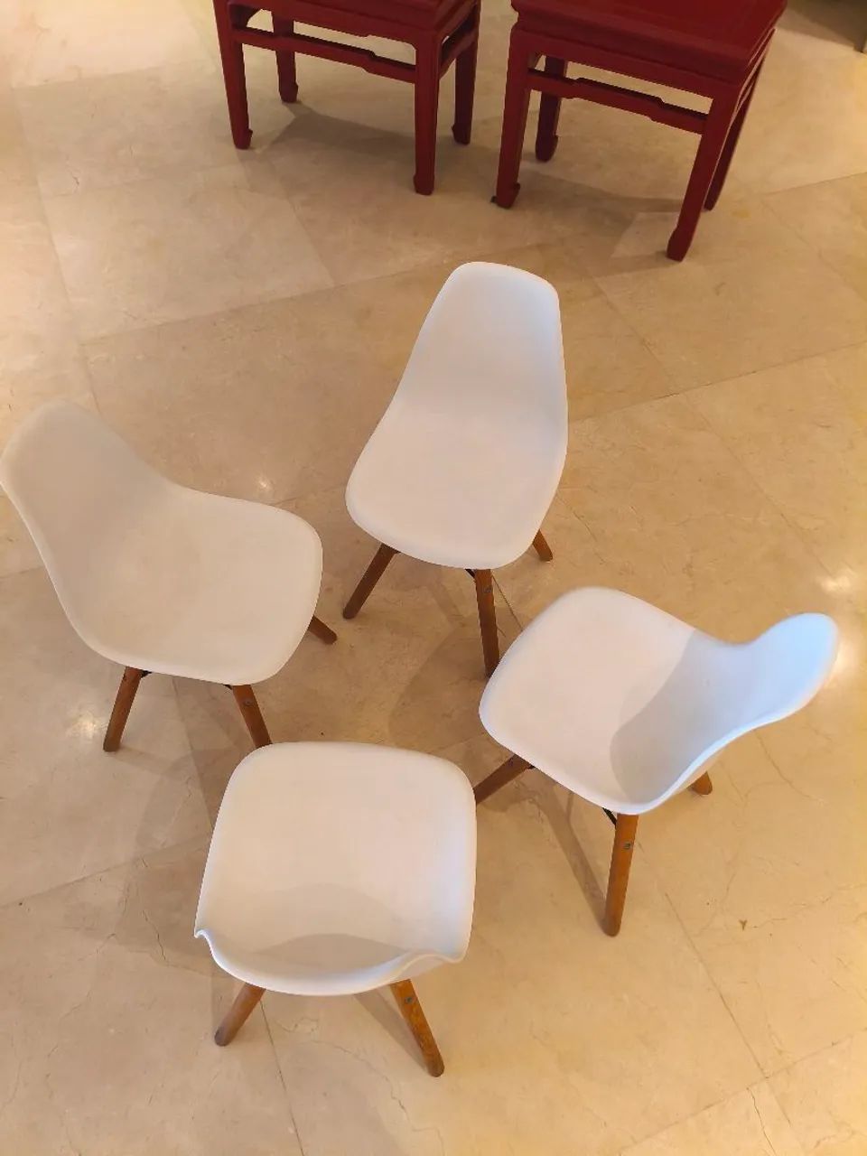 Mesa de criança com 4 cadeiras. - Foto 3