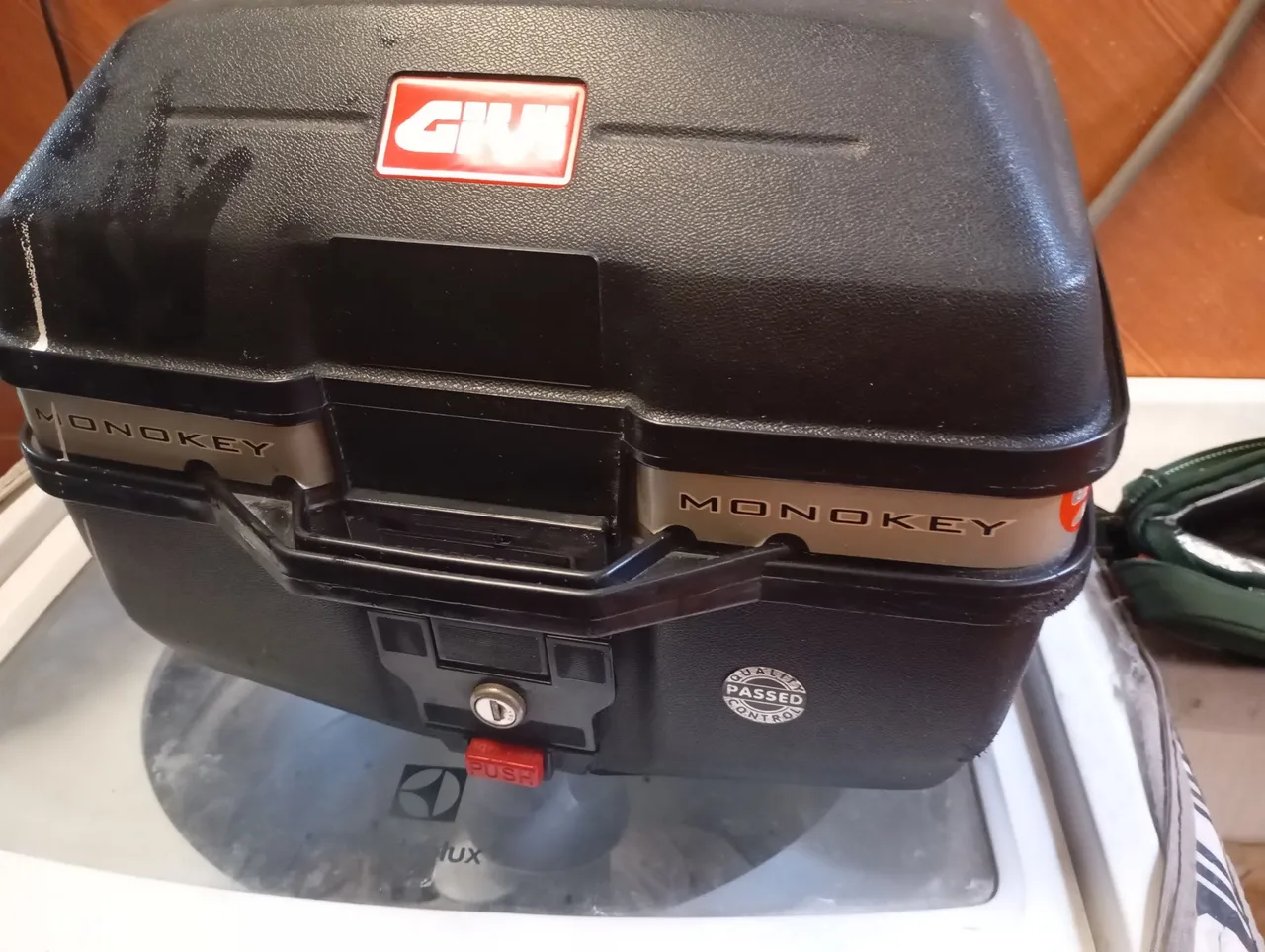 Baú Givi Monokey - Perfeito para sua moto!