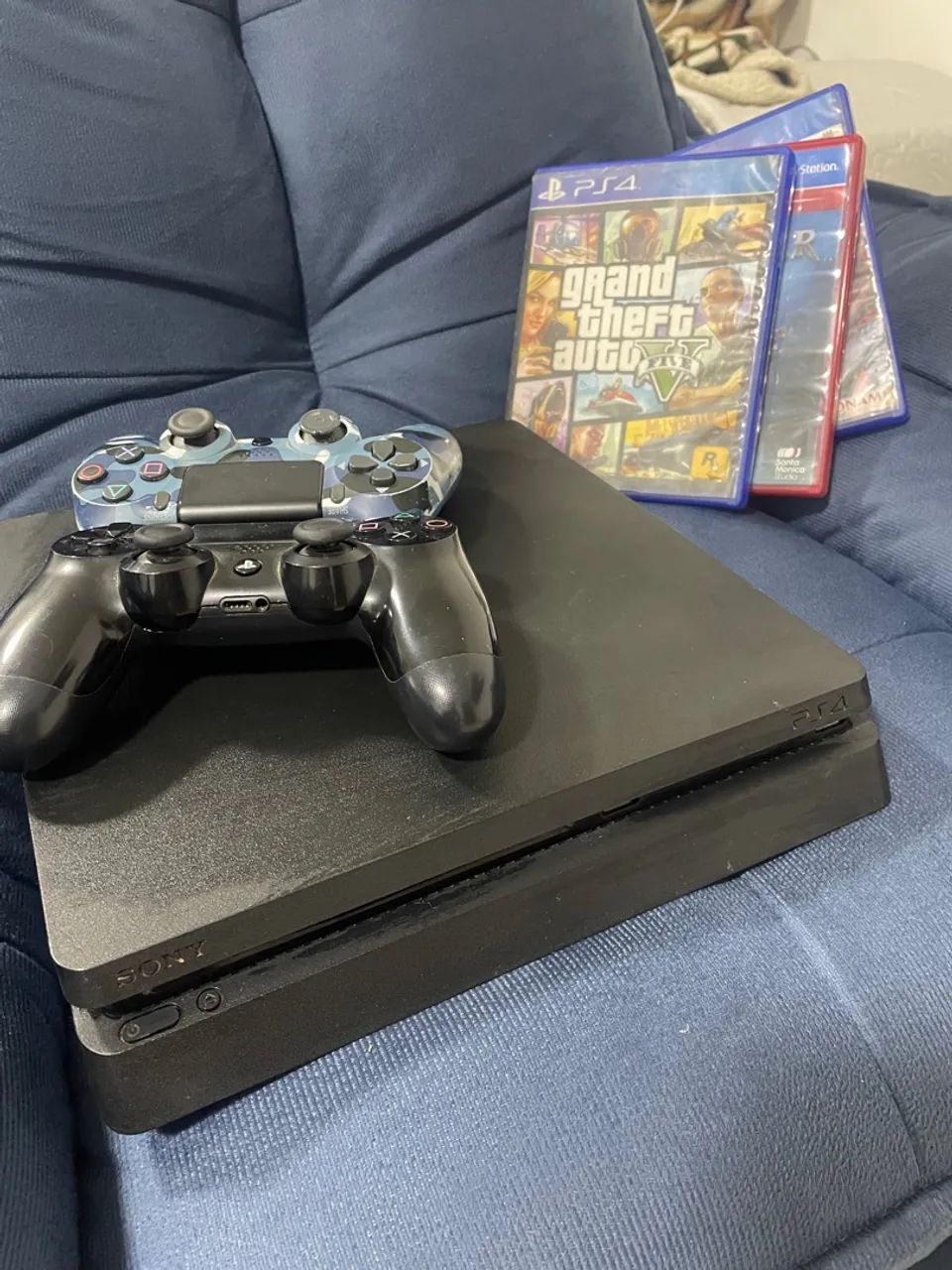 PlayStation 4 slim 