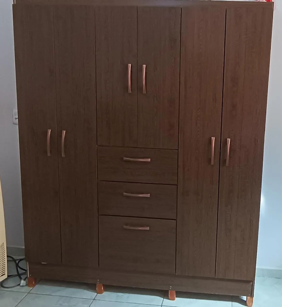 Second-hand wardrobe
