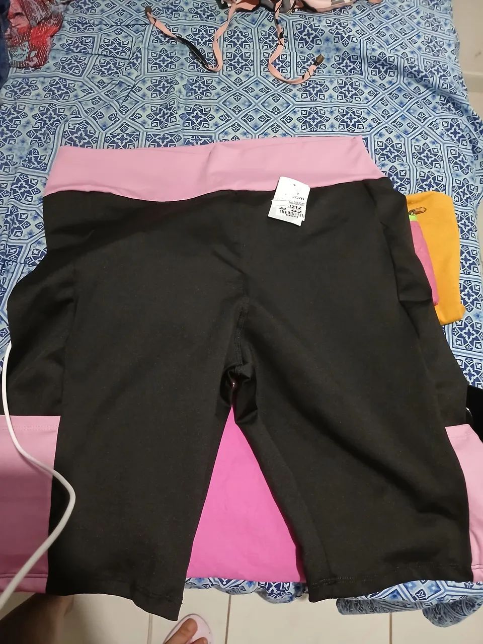 Short Feminino Preto com Detalhes Rosa