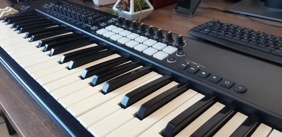Teclado controlador Launchkey 61 Novation MK2