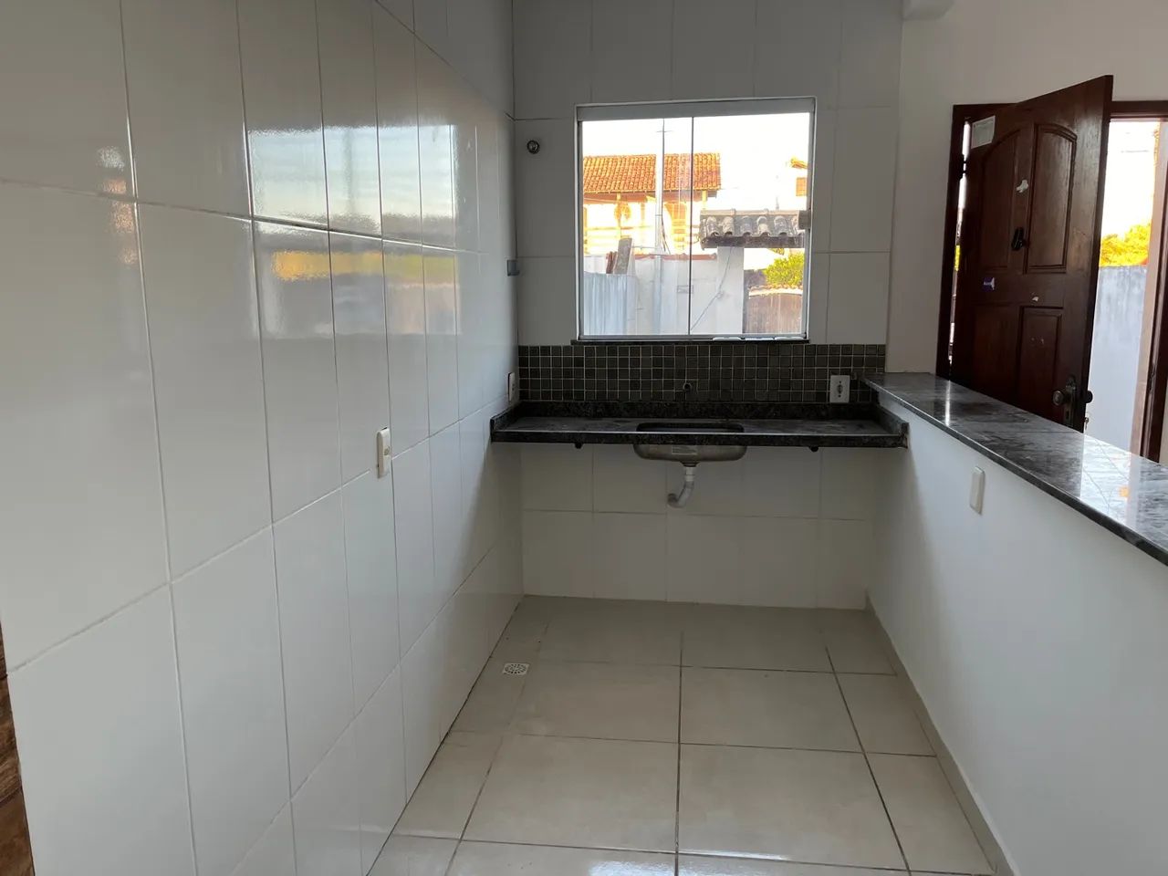 Alugo casas de um e dois quartos na rua 92 em cordeirinho Maricá. - Foto 2
