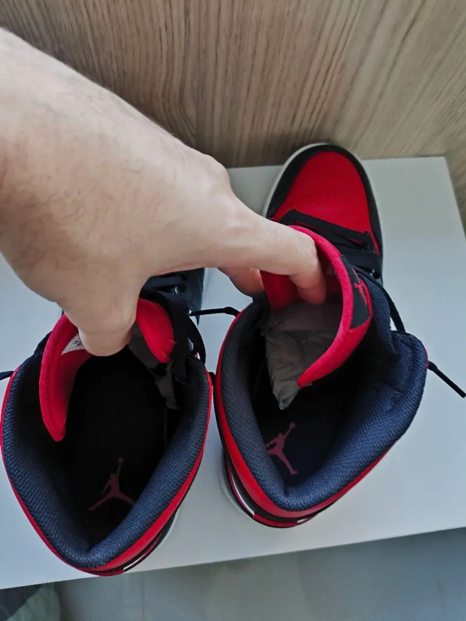 Tênis Air Jordan 1 Mid "bred" tamanho 43 - Foto 3