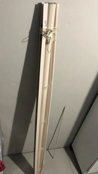 Vendo persiana retrátil bege