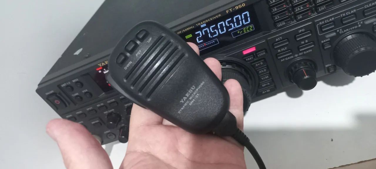 Rádio Transmissor Yaesu FT-950 HF/50MHz - Hobbies e coleções