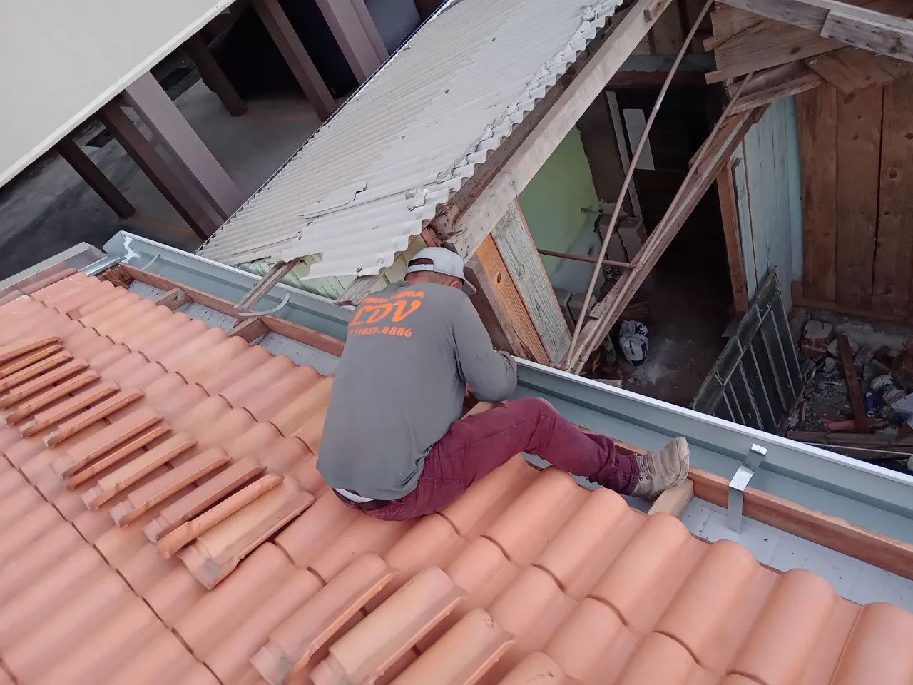 Calhas ,rufos ,condutores, chaminé e cantoneiras  - Foto 5