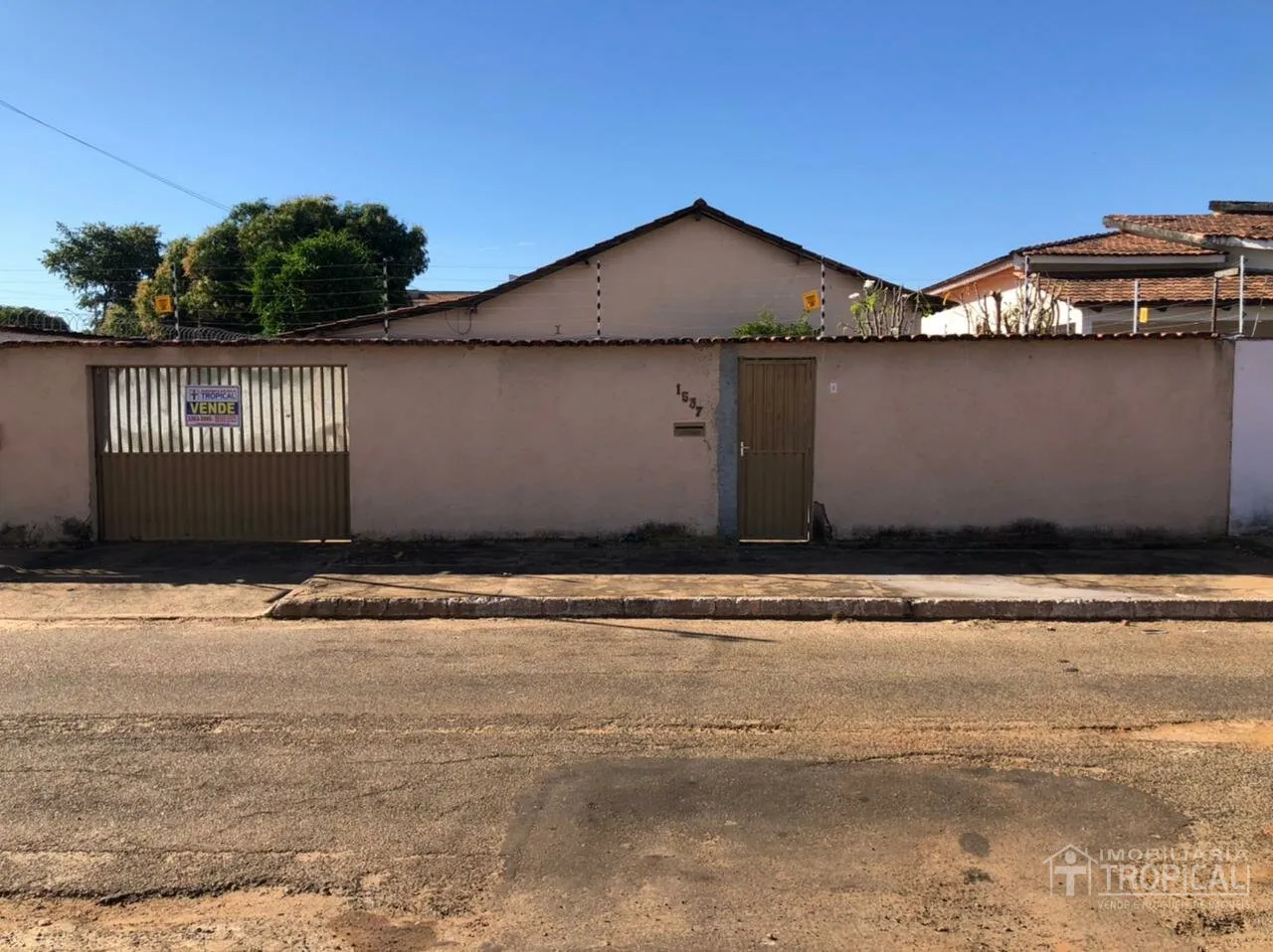 Vende-se Casa no Jd. Aeroporto, bairro nobre de Porto Nacional-To. Ótimo investimento!