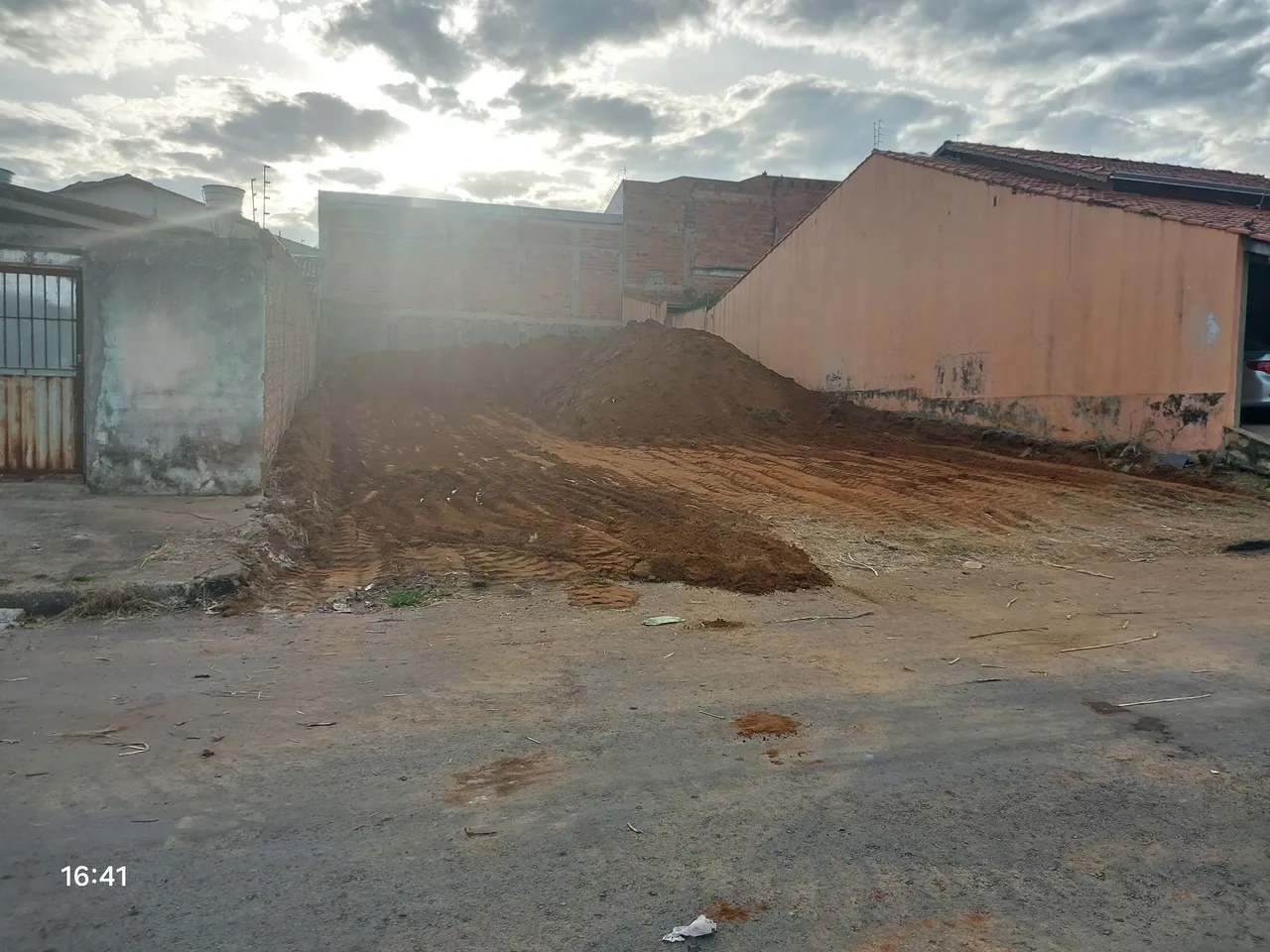Terra para Fundação e Construção