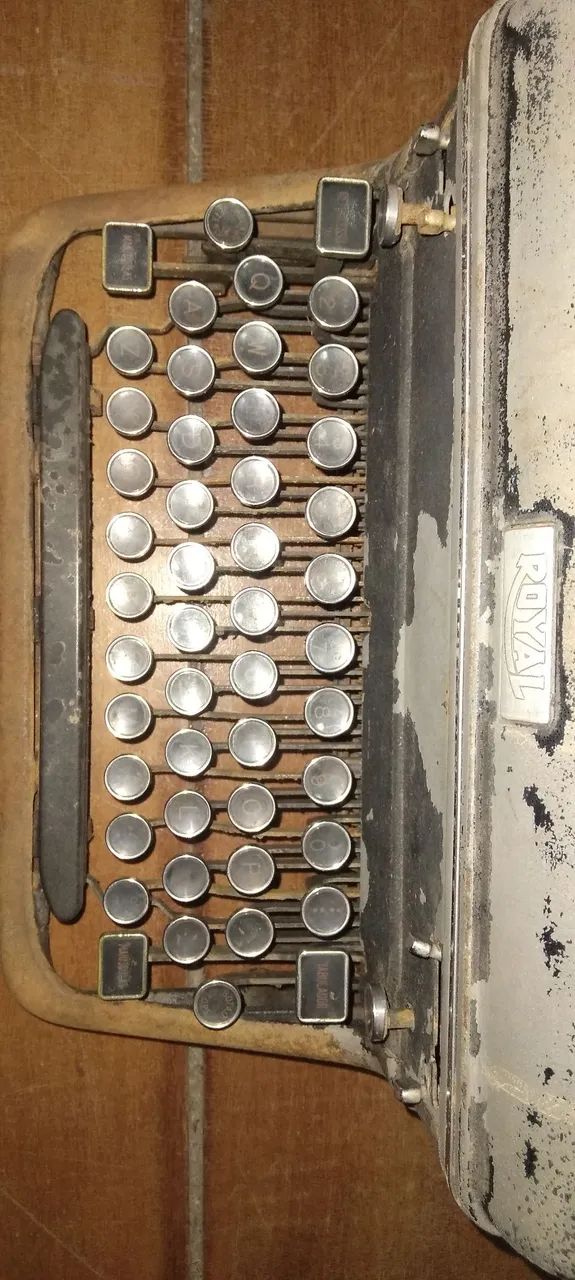 Máquina de Escrever Royal Antiga - Colecionador - Foto 5