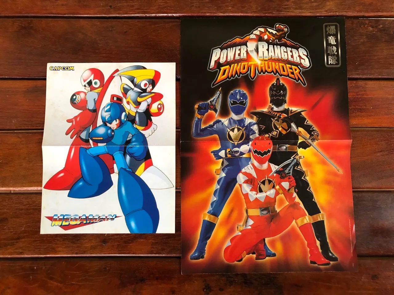 Pôsteres Mega Man e Power Rangers Dino Trovão