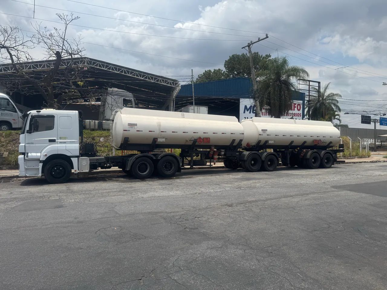 Carreta Bitrem tanque Randon  Mercedes axor 2035 - Foto 2