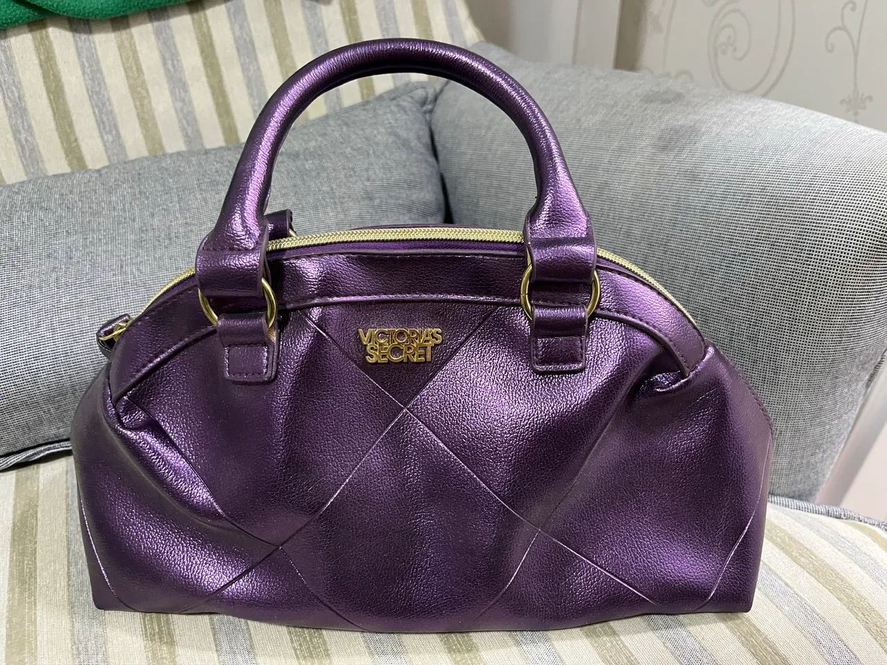 Bolsa de mão Victorias Secret roxa  - Foto 2