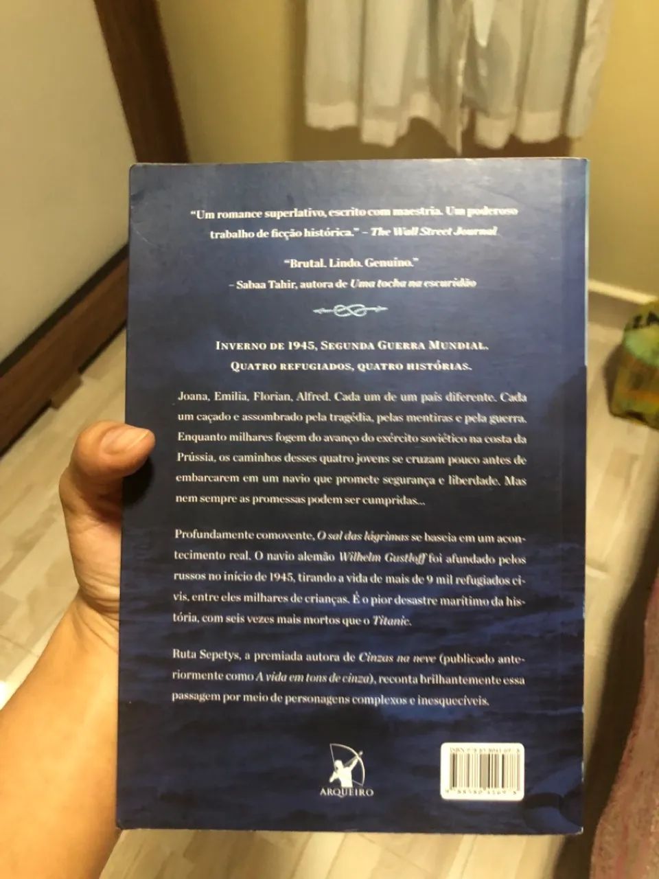 Livro 'O Sal das Lágrimas' - R. Sepetys - Foto 2