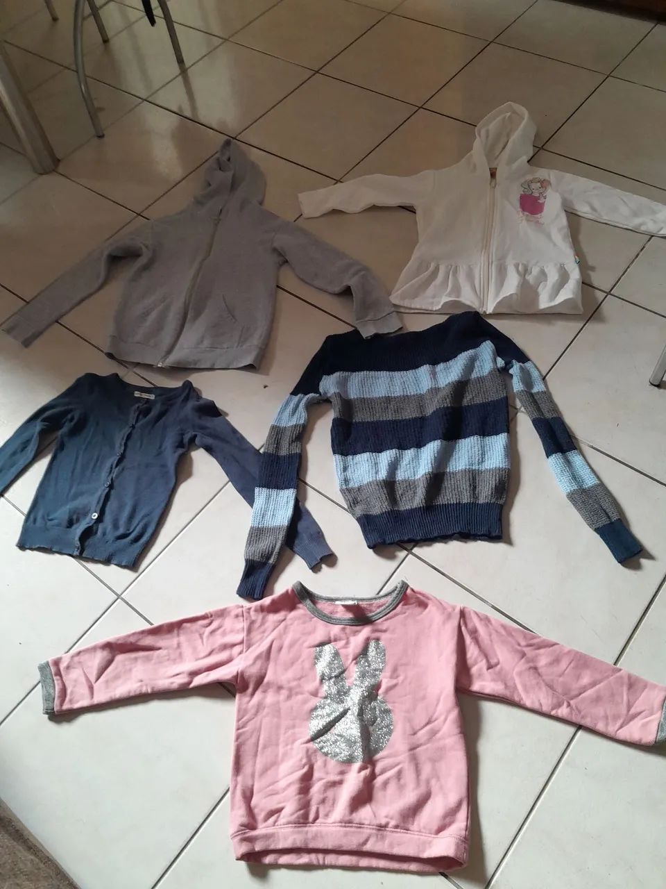 Lote de casacos e cardigan infantil