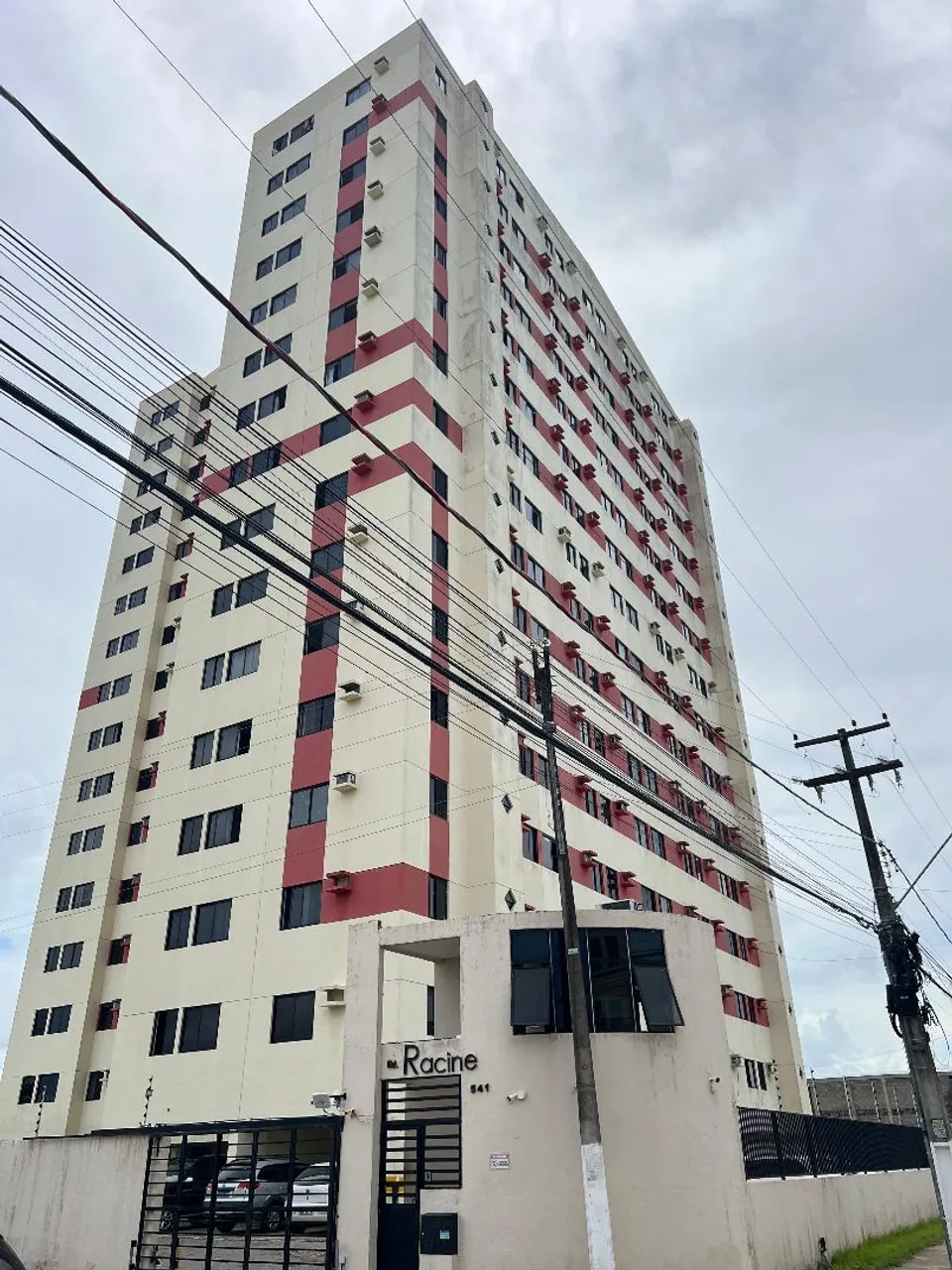 Alugo quarto e sala no Edf Racine no bairro São Jorge.