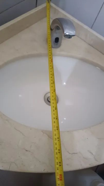 Pia de mármore com Cuba de porcelana e torneira com sensor de água quente  - Foto 6