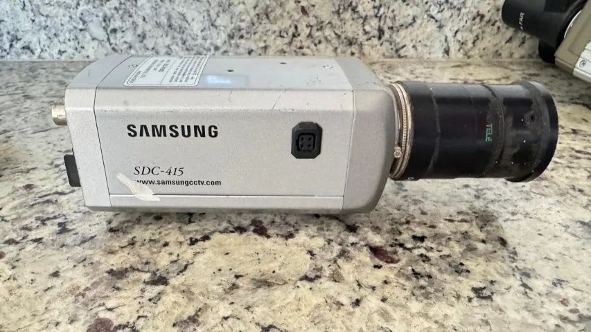 Câmera Cftv Profissional Samsung SDC-415ND com lente 3,5-8mm.  