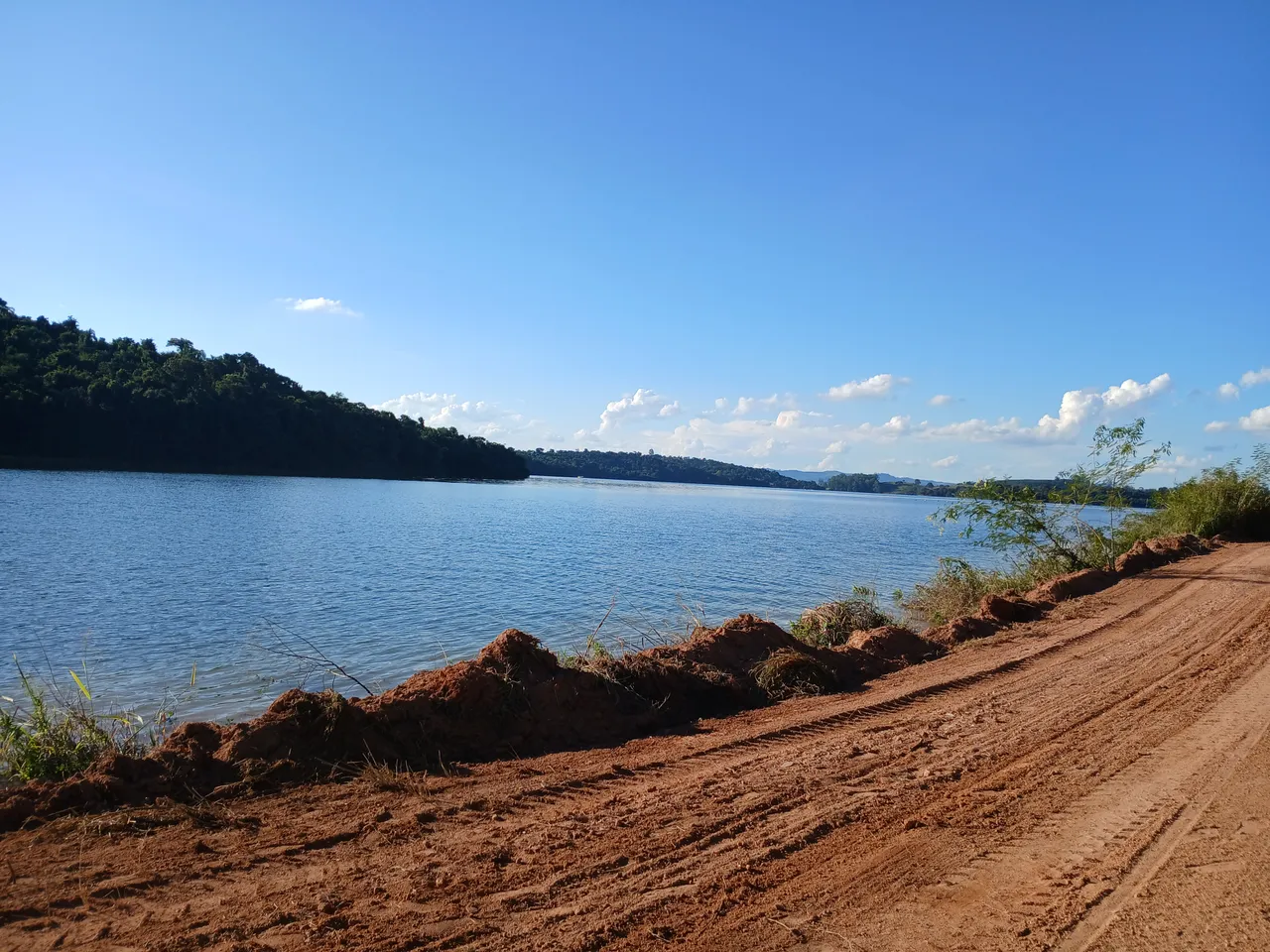 lindo terreno na represa