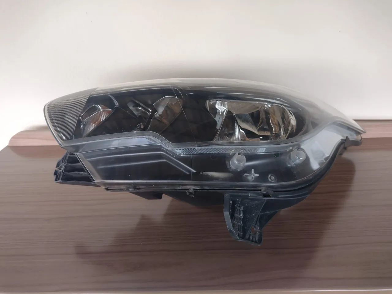 Farol fiat cronos 