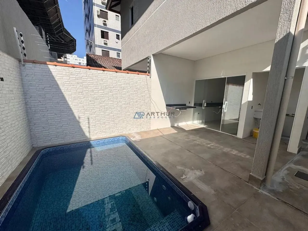 Sobrado à Venda em Praia Grande na Ocian, 3 quartos, 2 vagas e 130m²