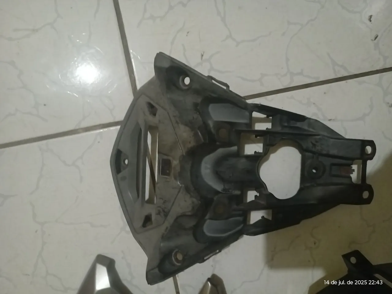 Carenagem de farol com protetor de carenagem de brinde.