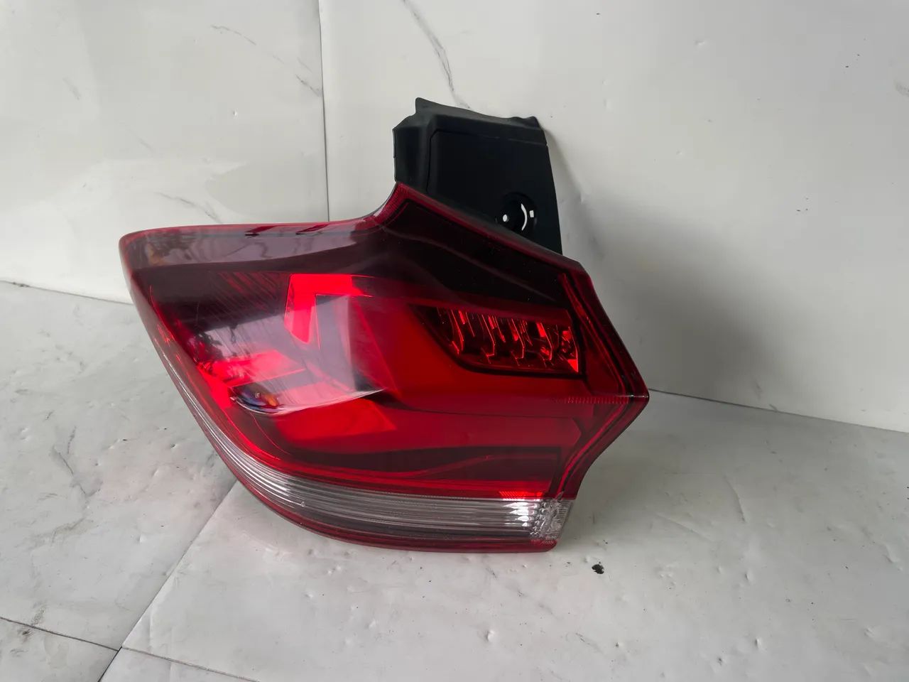 Lanterna Da Tracker 2020/25 Sem Led Lado Esquerdo - Foto 4