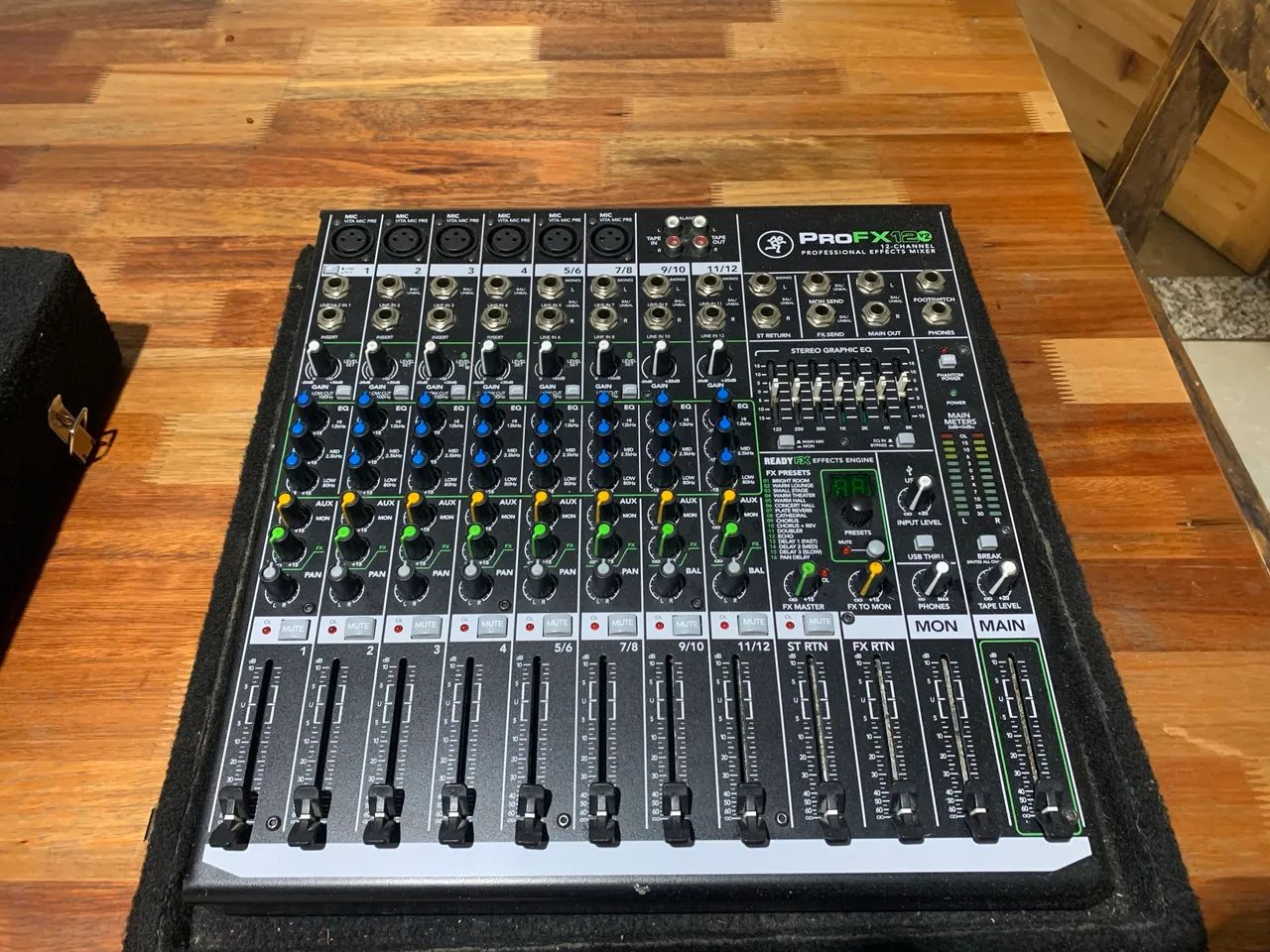 Mesa de som Mackie profx12 - 12 canais  - Foto 4