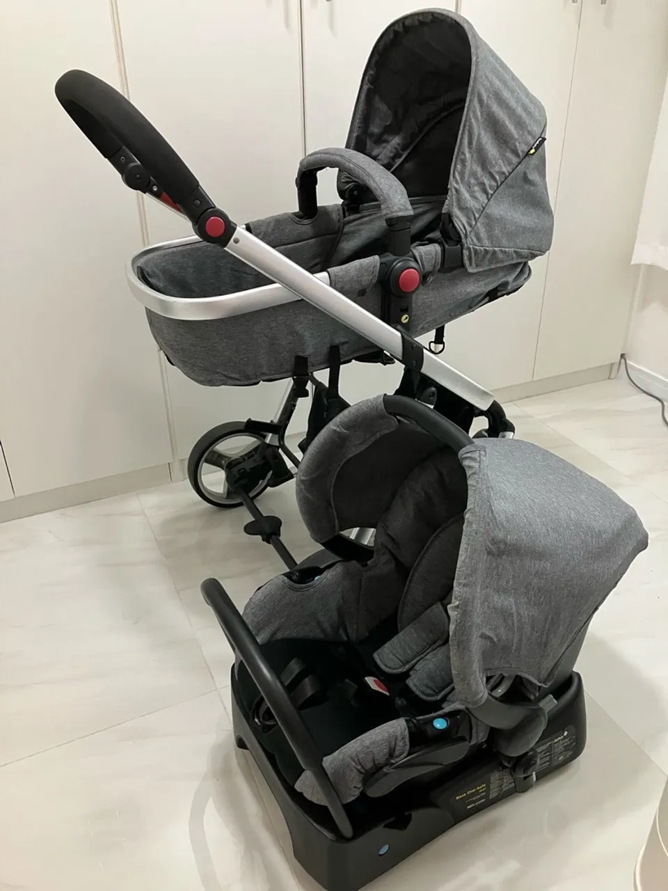 Carrinho de bebê com bebê conforto safety 1st 0 - 15 kg