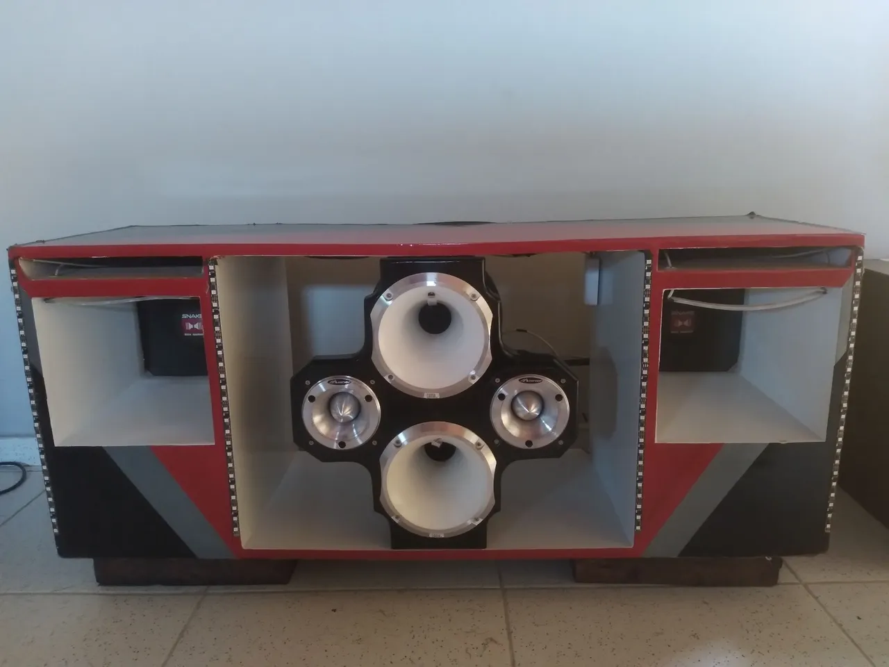 Vende se estrutura som automotivo