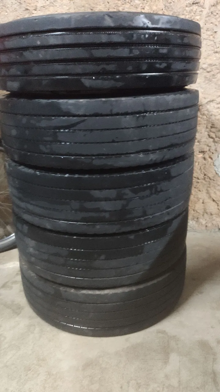 4 pneus 235/75r17,5