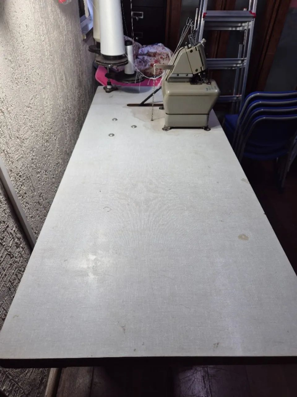 Máquina Overlock Industrial  + motor acoplado com mesa
