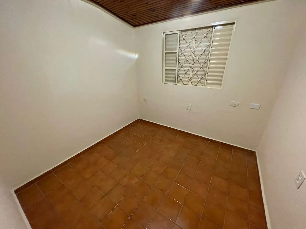 CASA SETOR UNIÃO 3 QUARTOS SUÍTE RUA LARGA FRENTE PARA O NASCENTE PROX AV T-9 OPORTUNIDADE - Foto 2