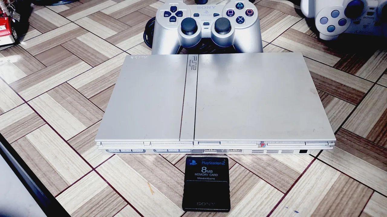 Playstation 2 prata, item de coleção todo original PASSO CARTÃO PEGO TROCA 