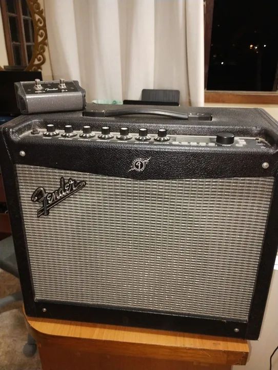 Amplificador de guitarra Fender  Mustang III v.2 - Foto 2