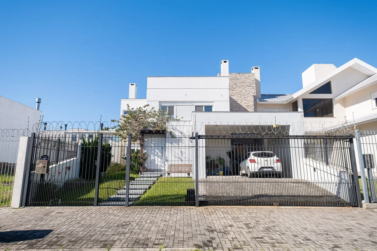Sobrado no Parque dos Imigrantes com 237m², 4 quartos (3 suítes), piscina com aquecimento 