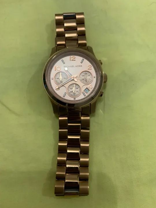 Relógio Michael Kors Feminino Dourado - Foto 2