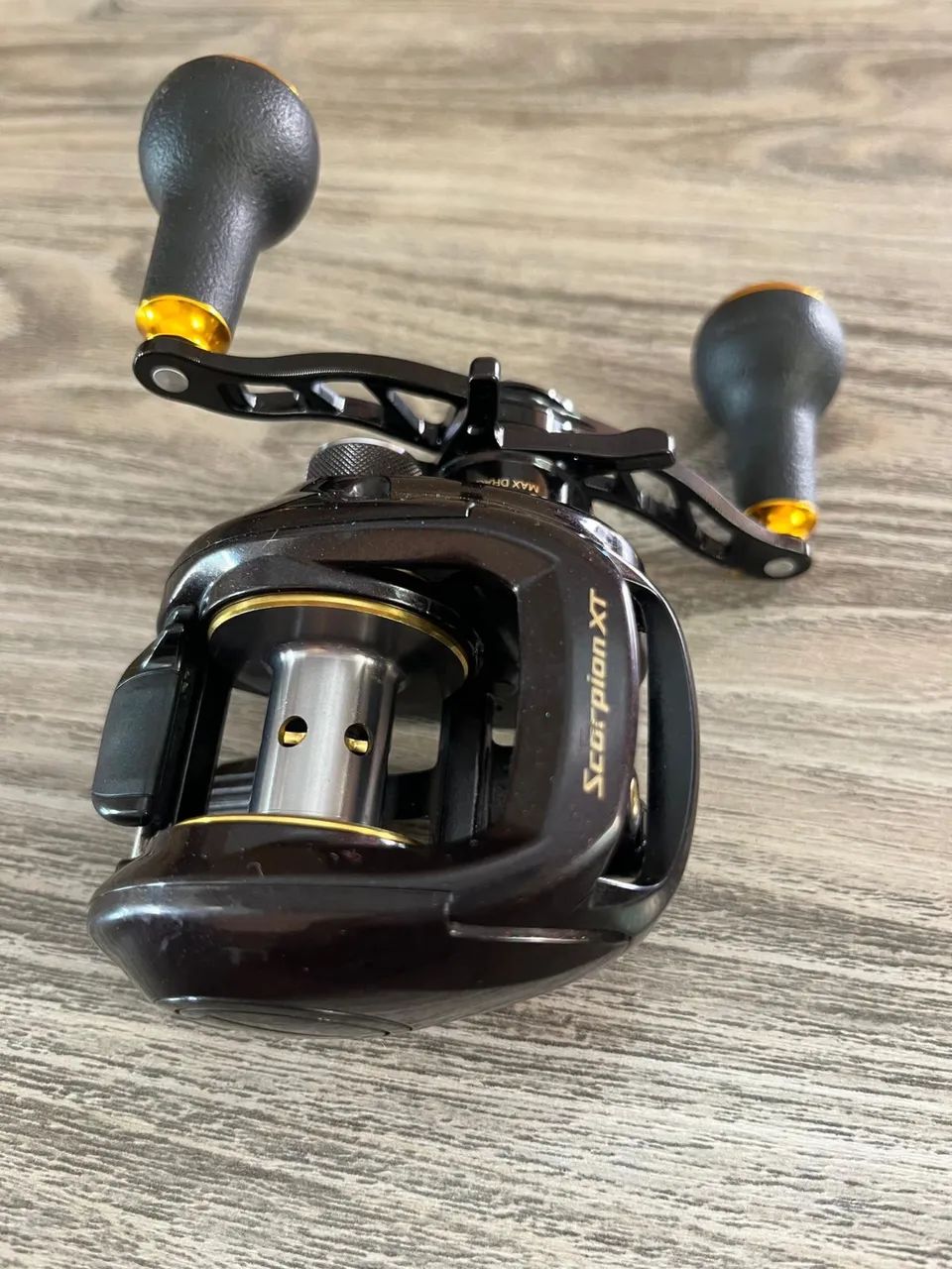 Carretilha Shimano Scorpion XT 1501-7 7.0:1 esquerda com manivela