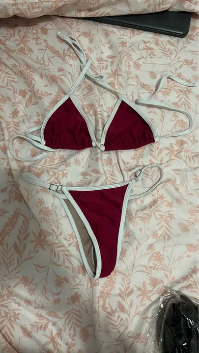 Biquíni Vermelho com Detalhes em Branco