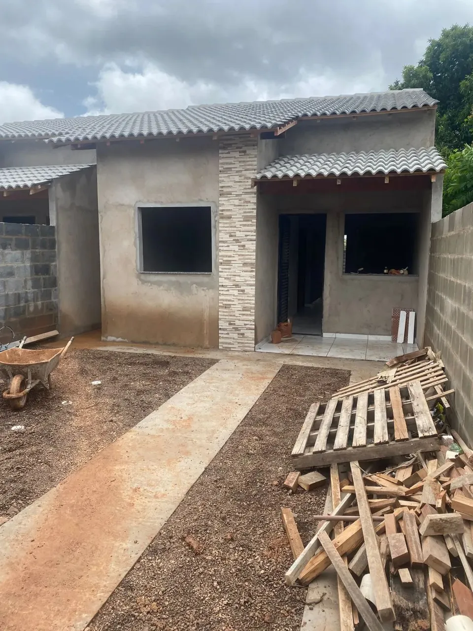 Imóvel para venda possui 180 metros quadrados com 1 quarto