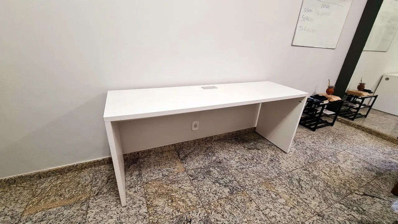 Mesa de escritório ou aparador