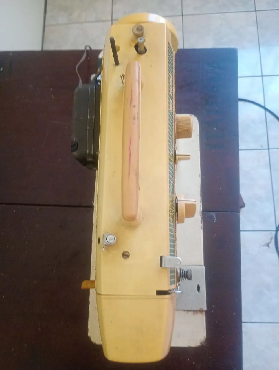 Máquina de costura antiga Elgin funcionando  - Foto 2