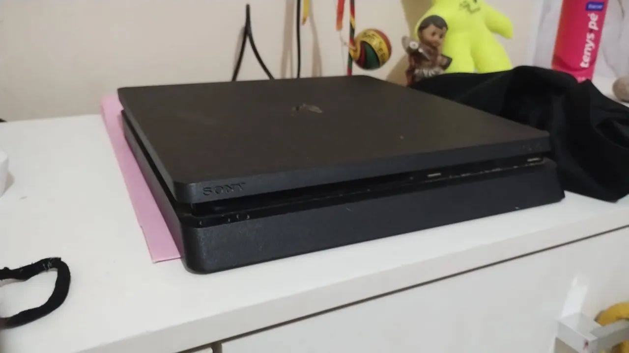 Play station 4 com 2 manetes + suporte com carregador 