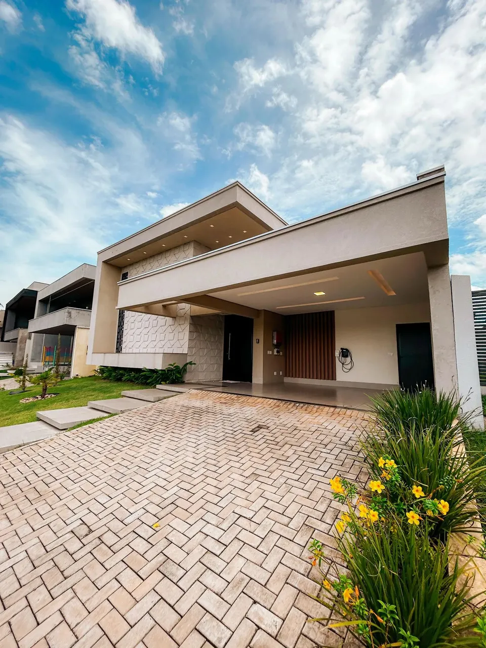 CASA TÉRREA COM 3 SUITES À VENDA, 280m2 - FLORAIS DO VALLE