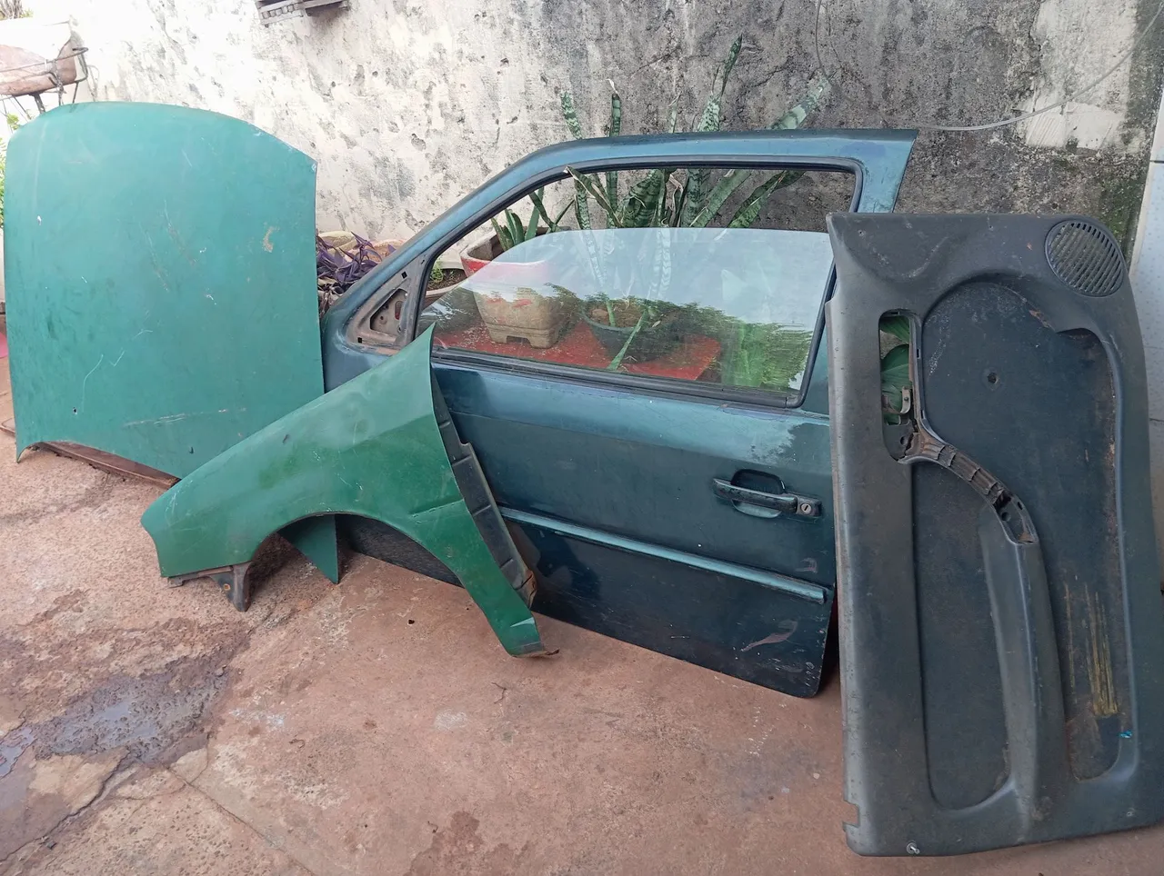Peças de carro - Capô, para-lama, porta e forro interno