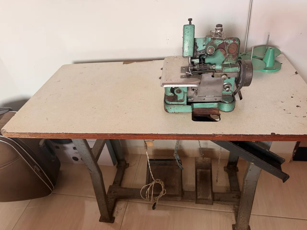 Máquina overloque semi industrial 